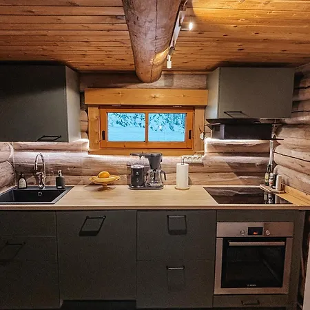 Chalet Creekside Log & Sauna 20 Min To