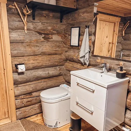 Chalet Creekside Log & Sauna 20 Min To